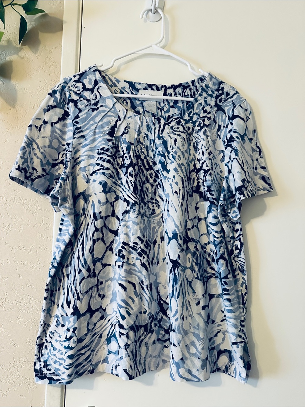 Alfred Dunner Short-Sleeve Blouse- Size Large- Blue and White Embellished Neck